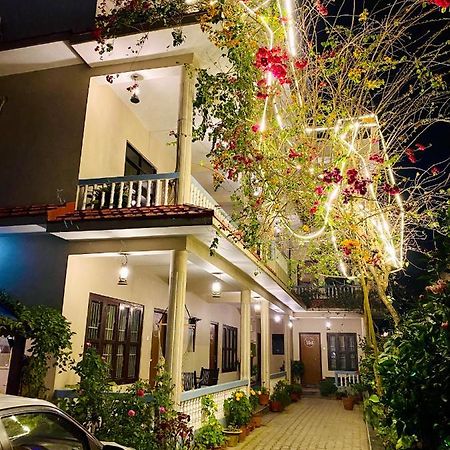 Peacock - A Family-Run Hotel Sauraha Eksteriør bilde