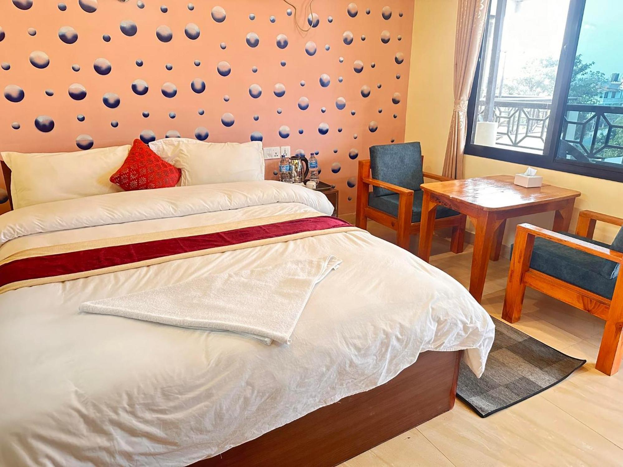 Peacock - A Family-Run Hotel Sauraha Eksteriør bilde