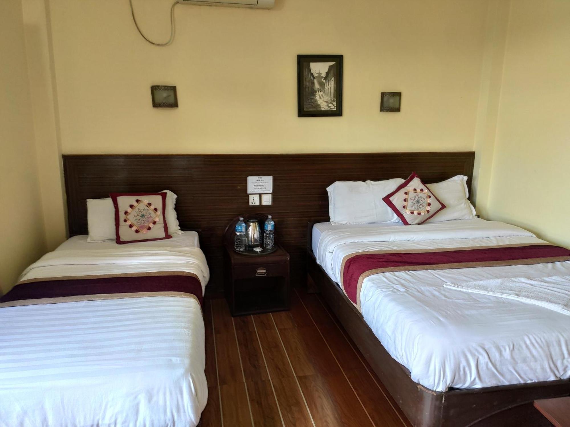 Peacock - A Family-Run Hotel Sauraha Eksteriør bilde