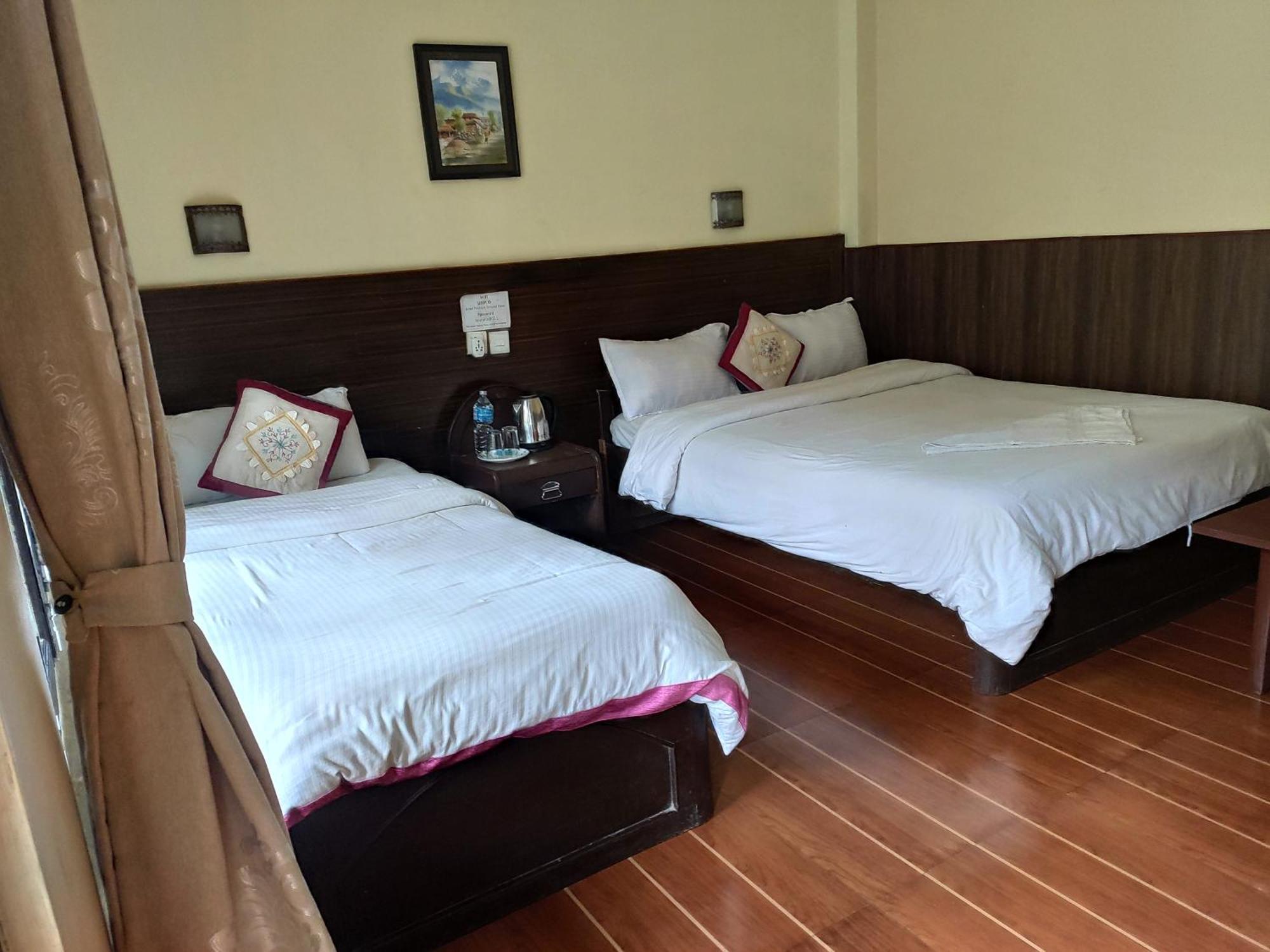 Peacock - A Family-Run Hotel Sauraha Eksteriør bilde