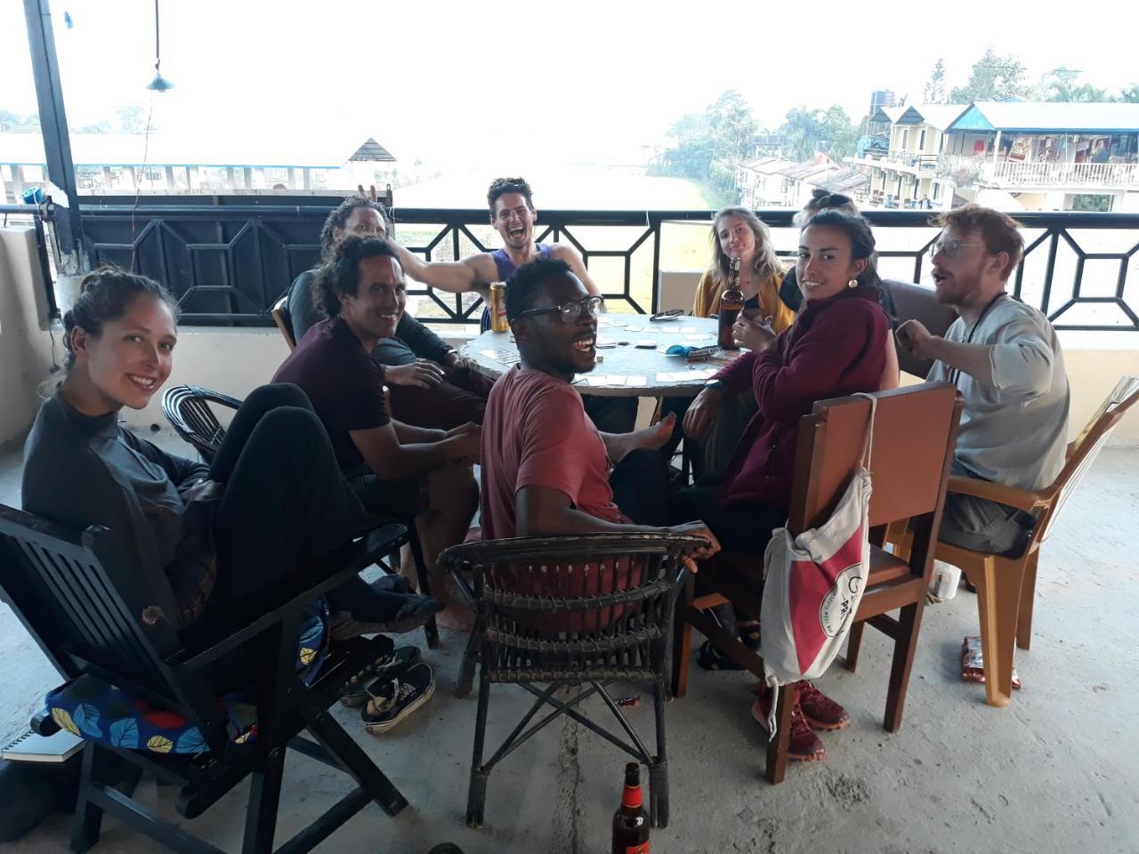 Peacock - A Family-Run Hotel Sauraha Eksteriør bilde
