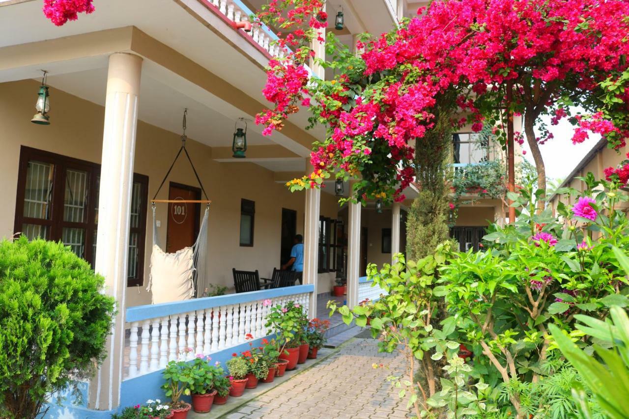 Peacock - A Family-Run Hotel Sauraha Eksteriør bilde